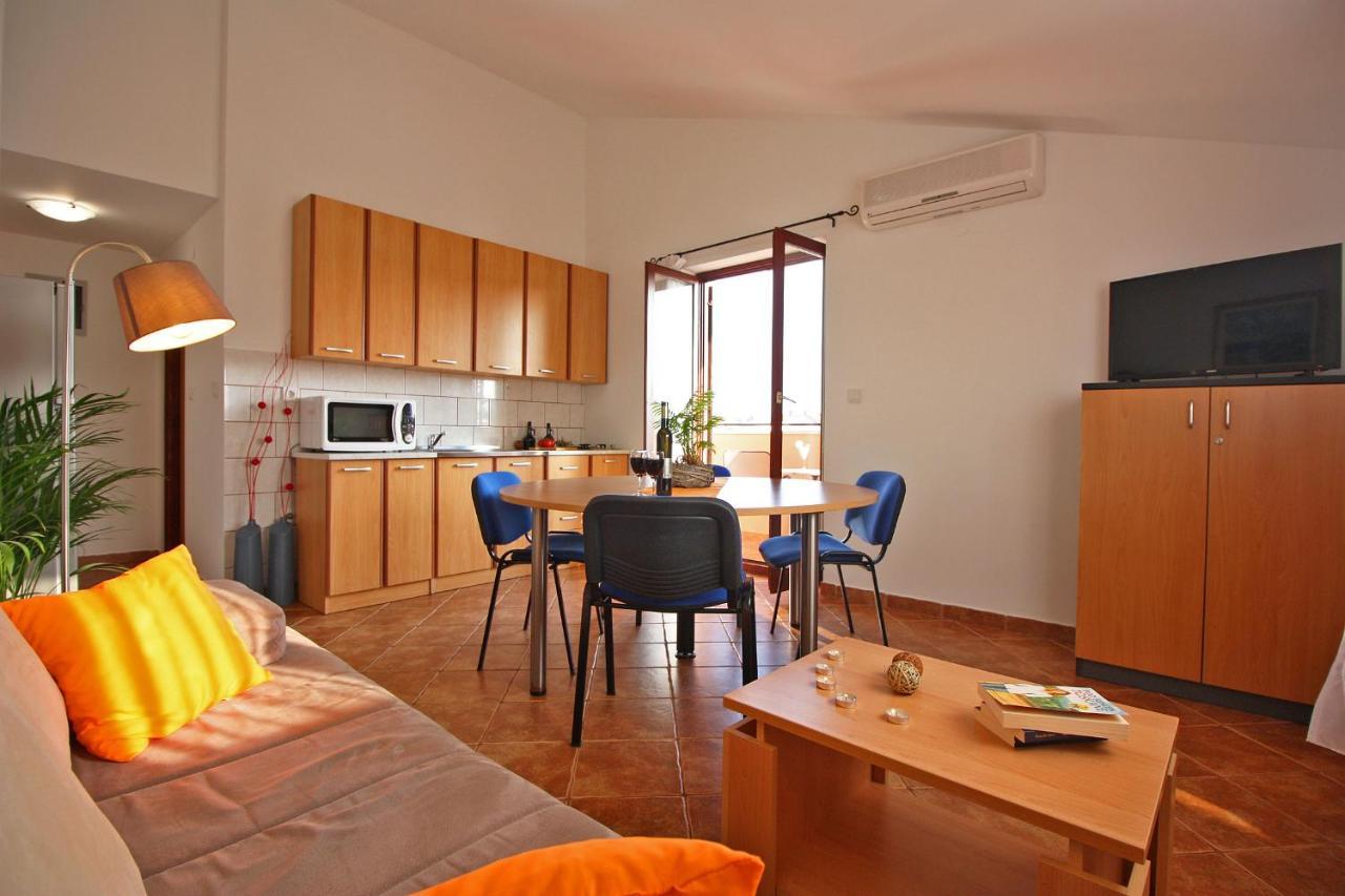 Brijunisol - 3 Apartments Top Position Near The Beautiful Beach Фажана Экстерьер фото