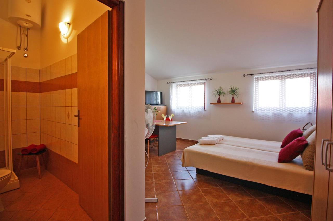 Brijunisol - 3 Apartments Top Position Near The Beautiful Beach Фажана Экстерьер фото