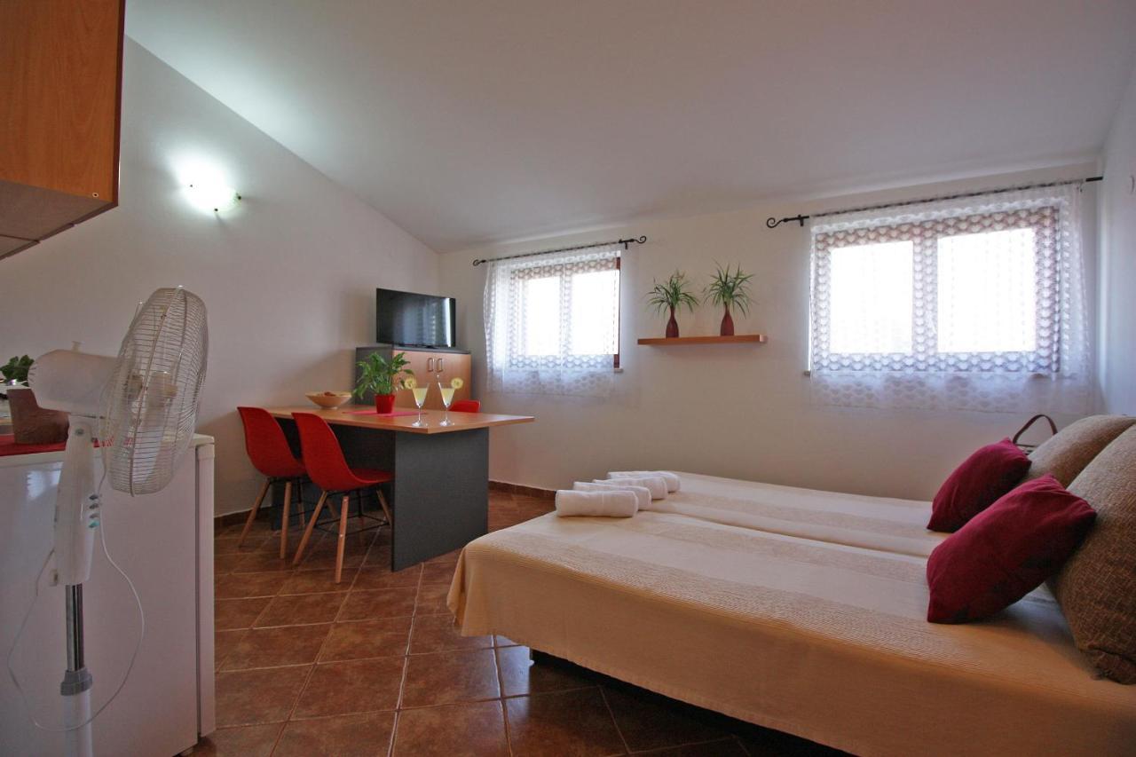 Brijunisol - 3 Apartments Top Position Near The Beautiful Beach Фажана Экстерьер фото